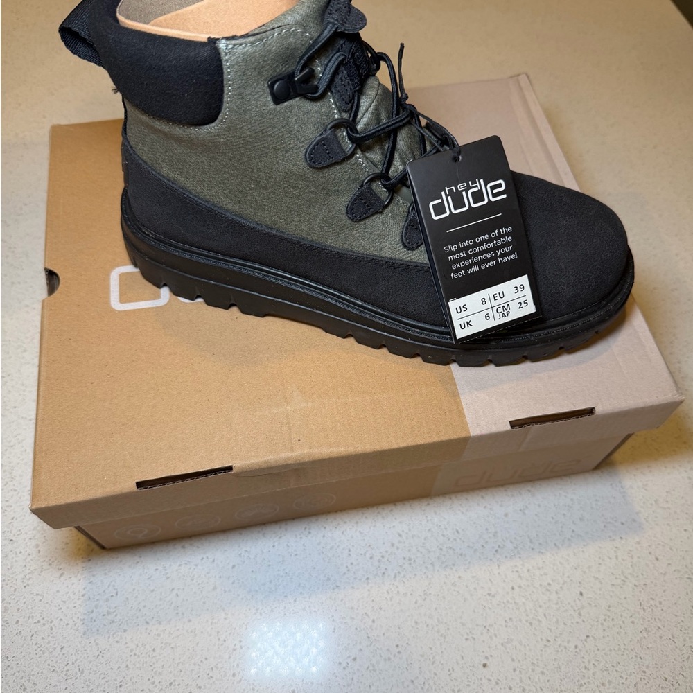 Hey Dude Women’s Tonya Eco Shield Boot Size 8 NEW IN BOX